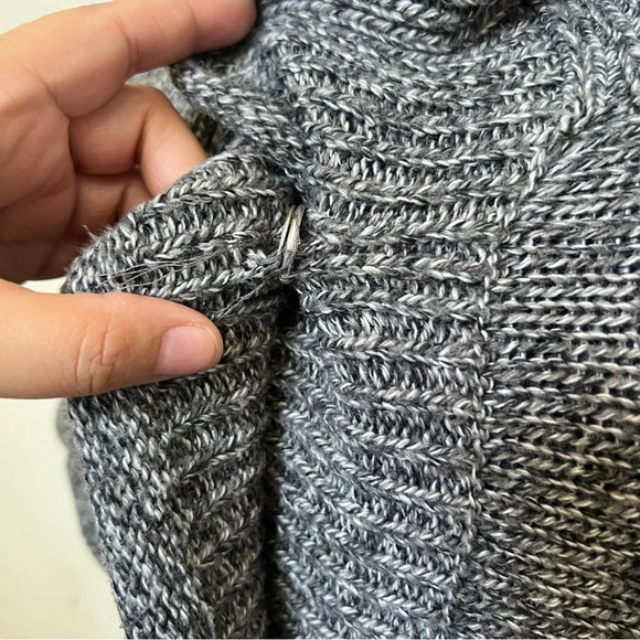 Carolyn Taylor Short Sleeve One Button Cardigan Sweater Gray Size Medium - Picture 7 of 10